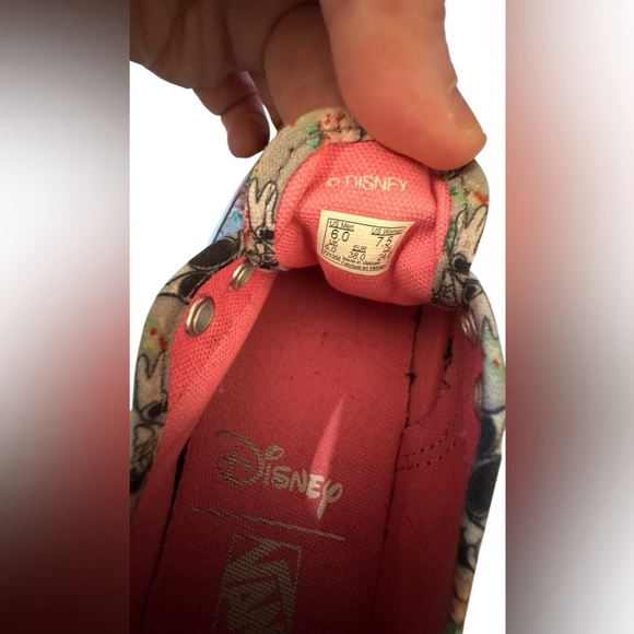 🌸 Vans x Disney Minnie Mouse Floral Sneakers – Women’s Size 7.5 - Picture 2 of 5